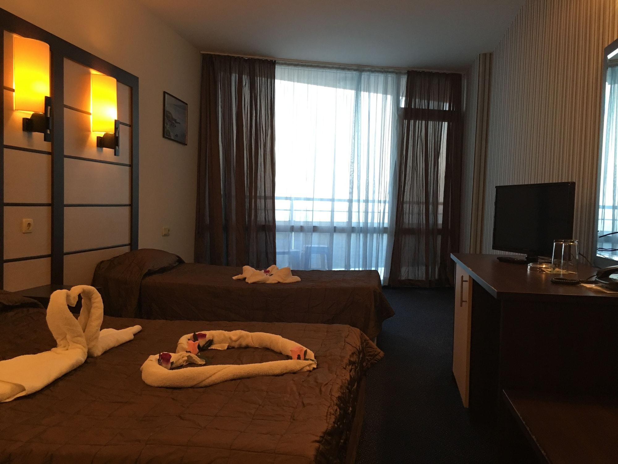 Sunny Bay Beach Hotel Поморие Экстерьер фото